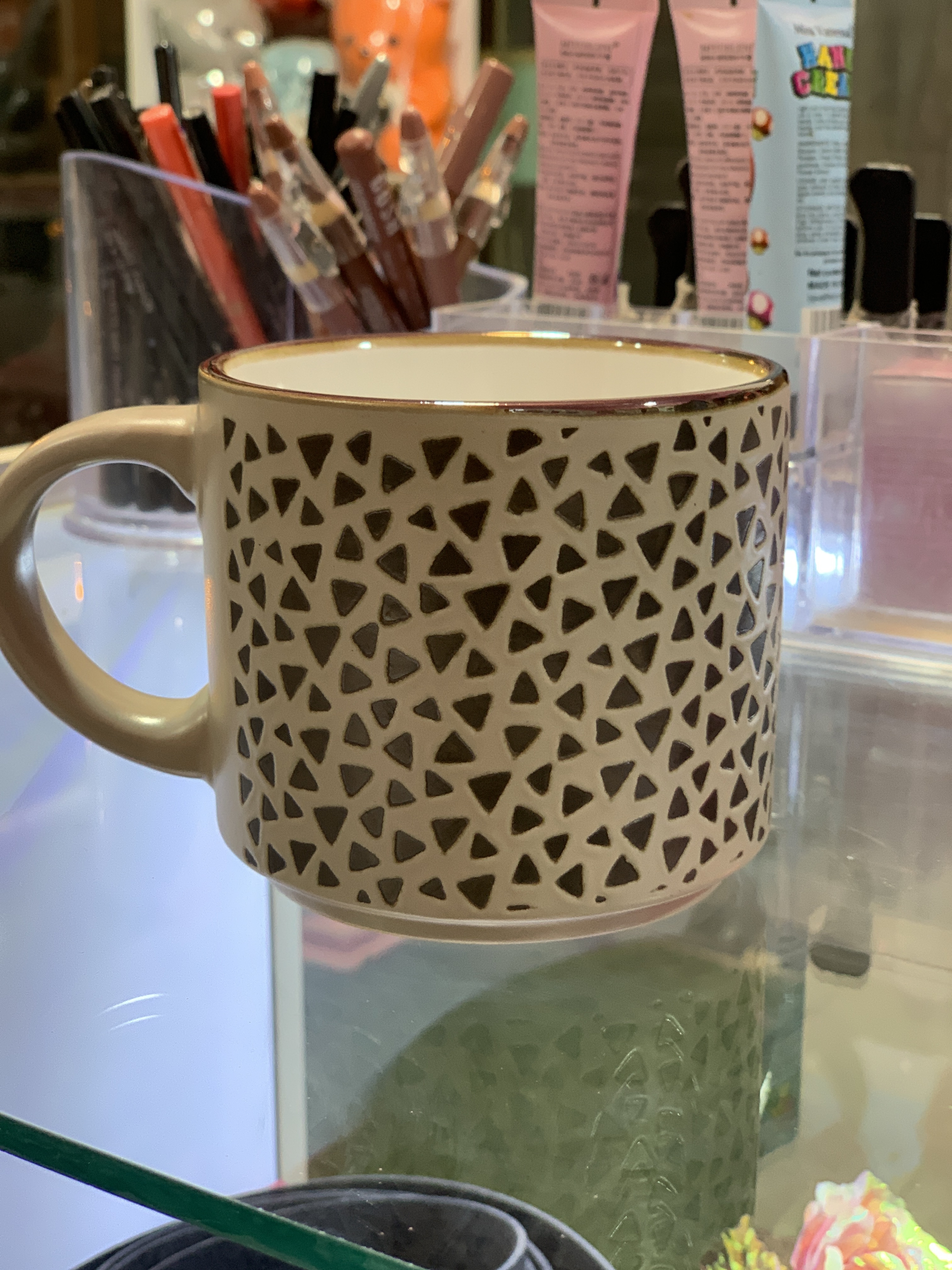ماگ طرح برجسته وارداتی مثلثی